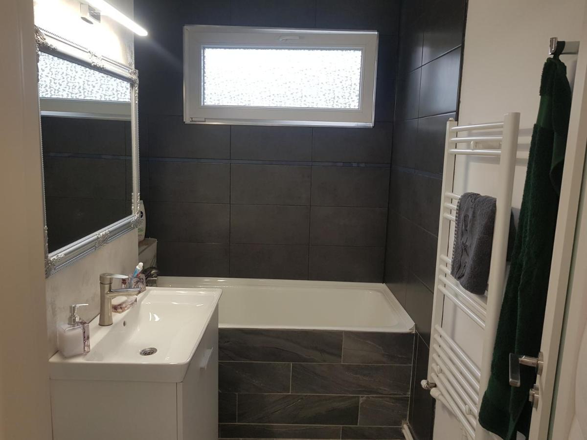 Ferienwohnung Lara Apartament Iasi Exterior foto